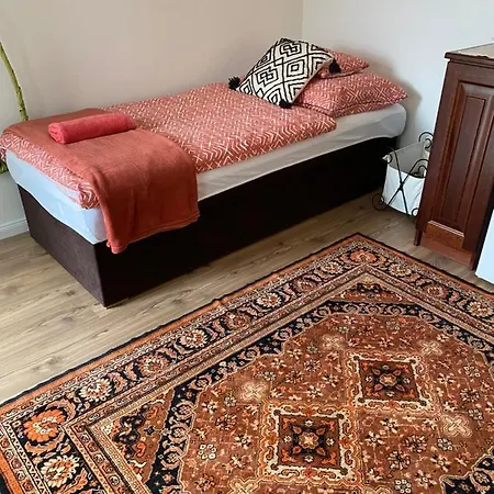 Helga Vendeghaz Guest house Budaors