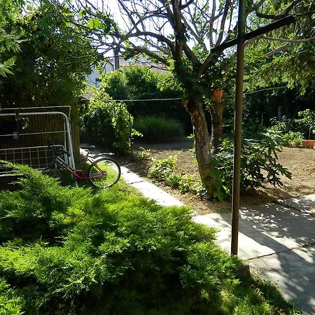 Helga Vendeghaz Guest house Budaors