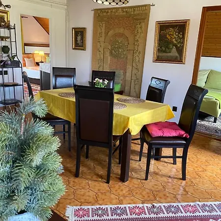 Helga Vendeghaz Guest house Budaors