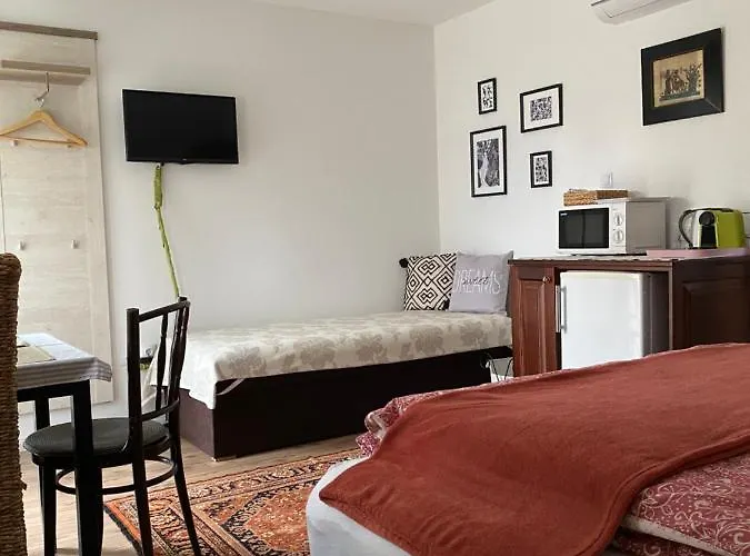 Helga Vendeghaz 3* Budaors